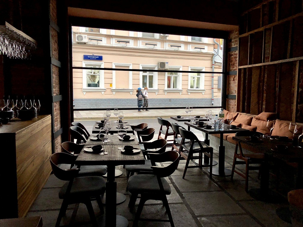 Самые большие подъемные окна в России для "Lucky Izakaya Bar"