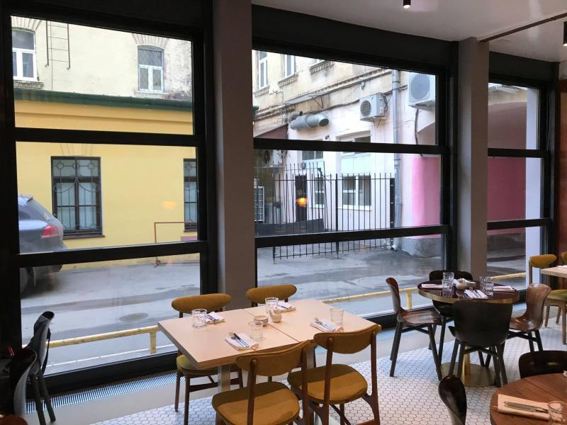 Рестораны Cutfish обзавелись окнами-дверями от Comfort Space
